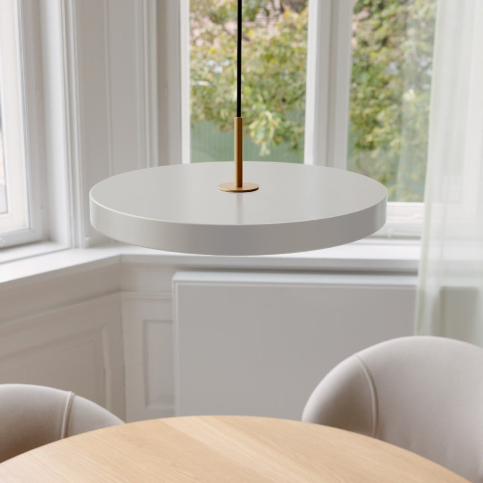 Asteria Plus pendel, lysegrå (mist) og messing • UMAGE - Copenhagenhomedesign