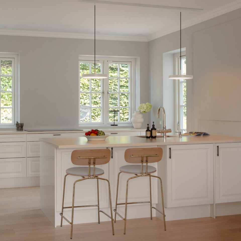 Asteria Plus pendel, lysegrå (mist) og messing • UMAGE - Copenhagenhomedesign