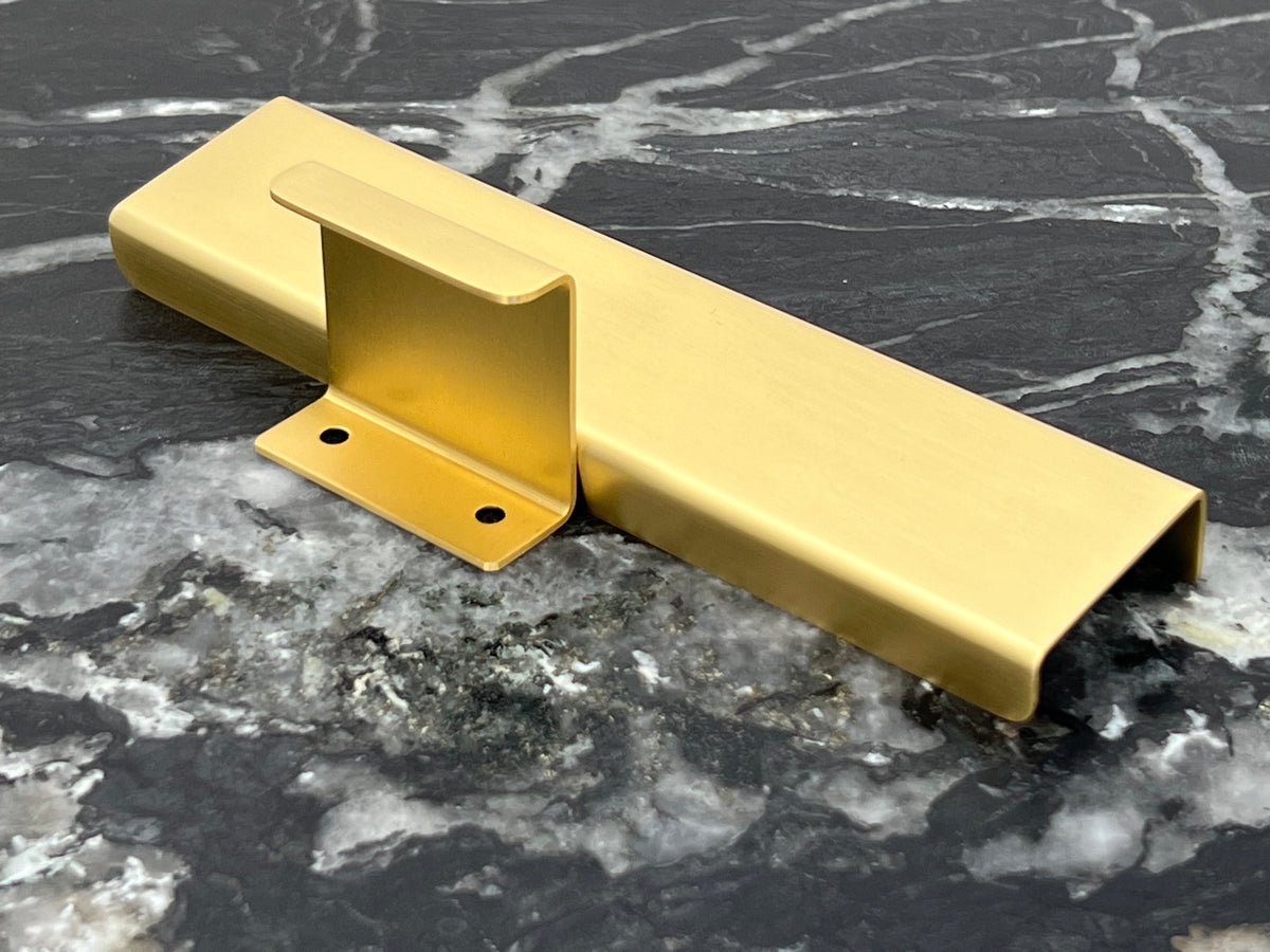 Profilgreb i  børstet messing med lak, c/c 160 mm - Værløse • Chr. Jørgensen - Copenhagenhomedesign