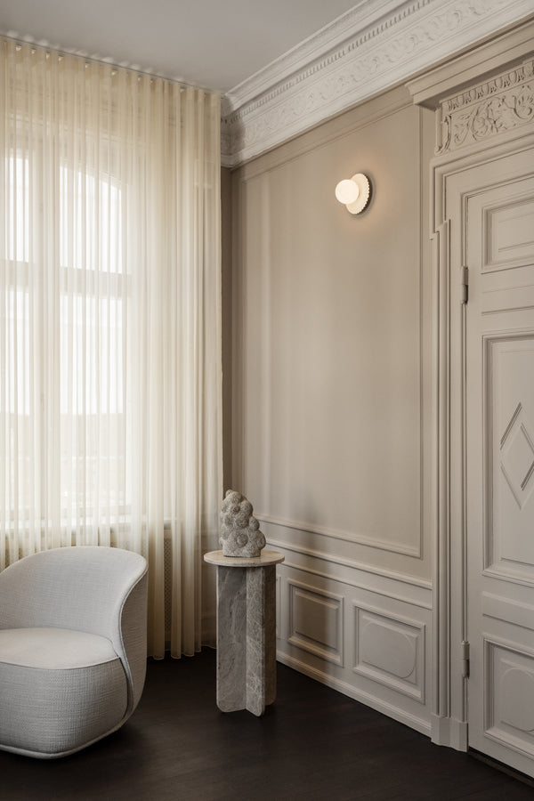 Liila Muuse væg- og loftlampe, hvid / opal • NUURA - Copenhagenhomedesign