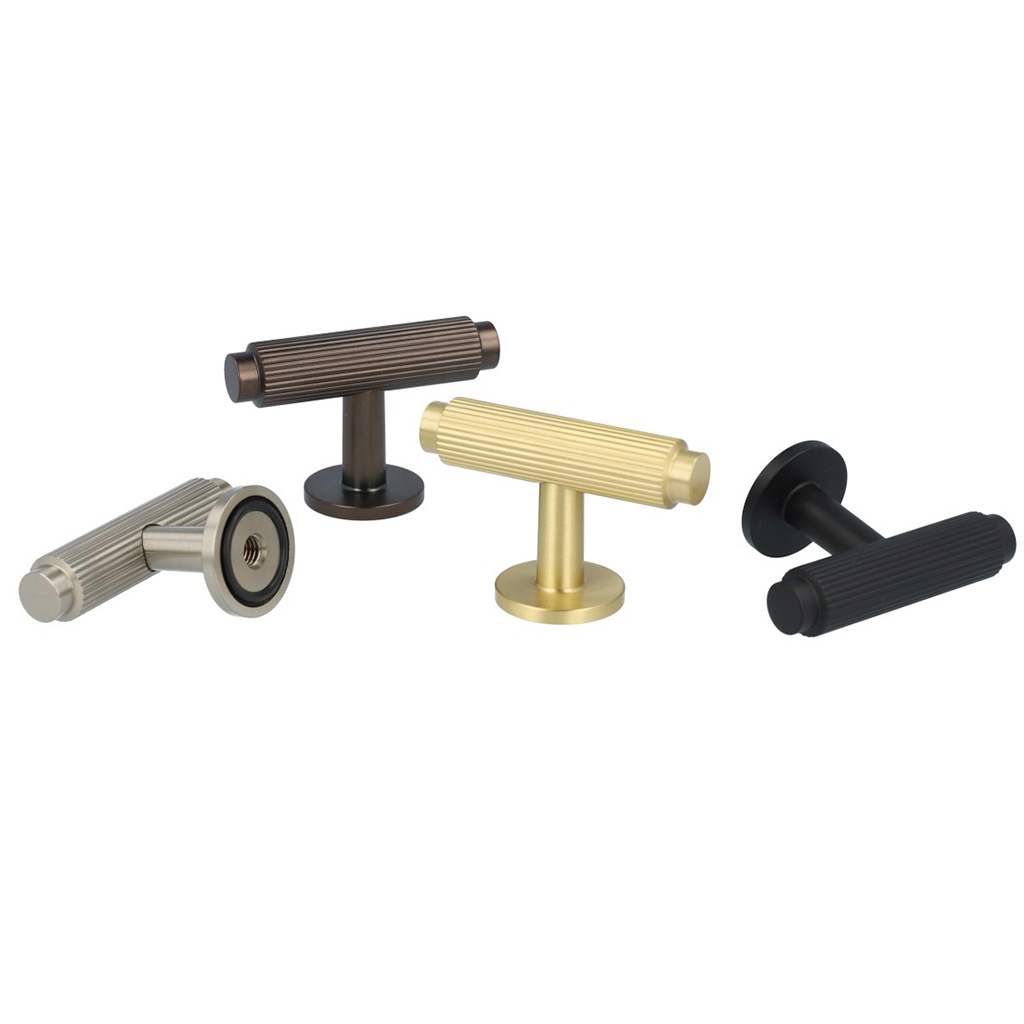 Møbelknop T-bar med linjeret design i sort - Ryvang • Chr. Jørgensen - Copenhagenhomedesign