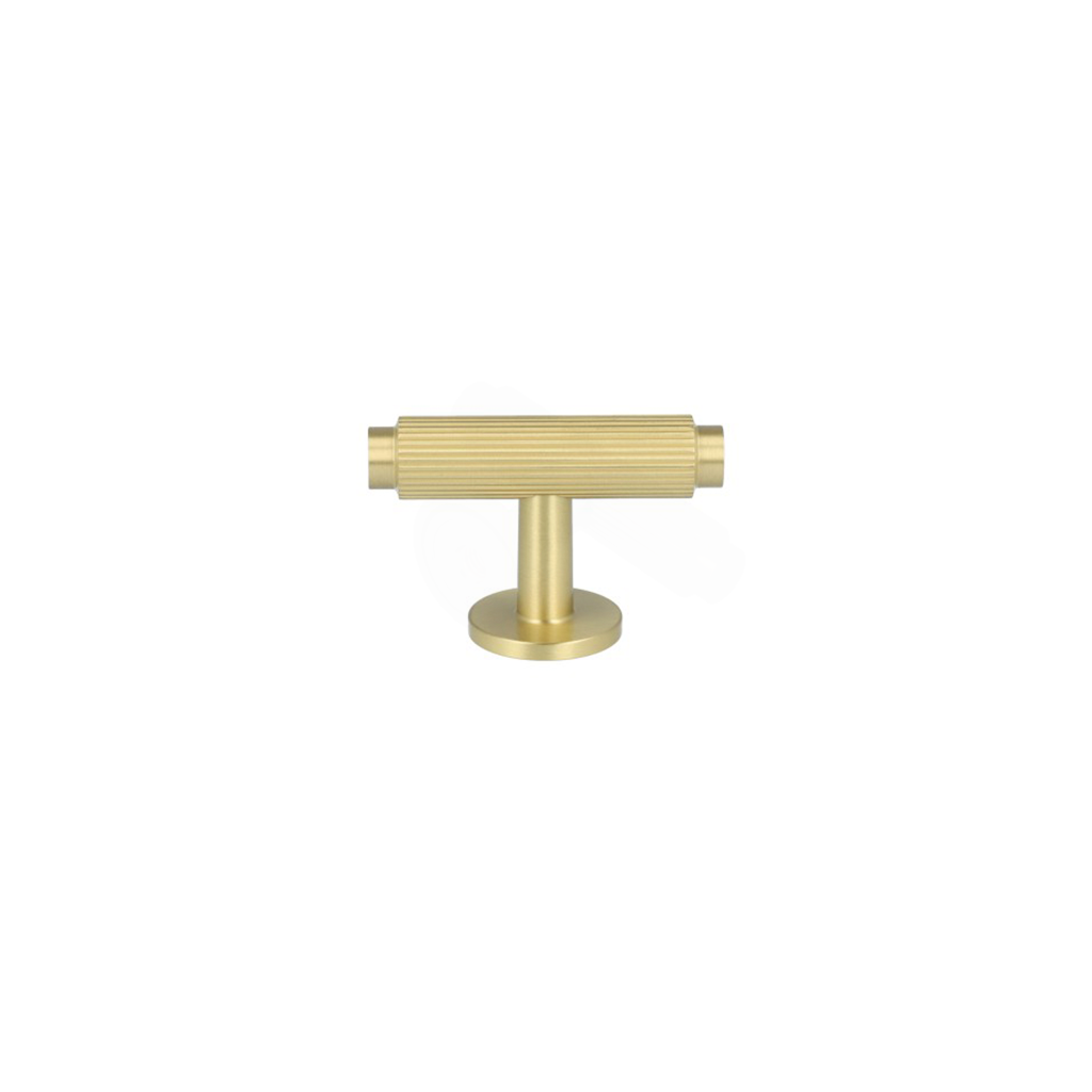 Møbelknop T-bar med linjeret design i børstet messing med lak - Ryvang • Chr. Jørgensen - Copenhagenhomedesign