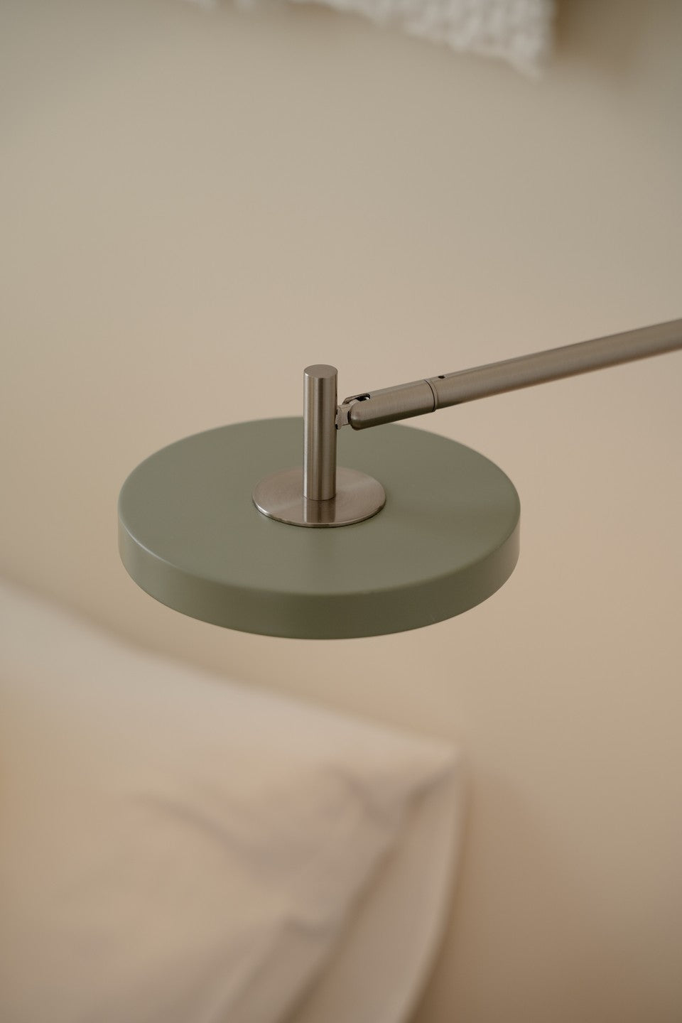 Asteria Wall væglampe, oliven og stål • UMAGE - Copenhagenhomedesign