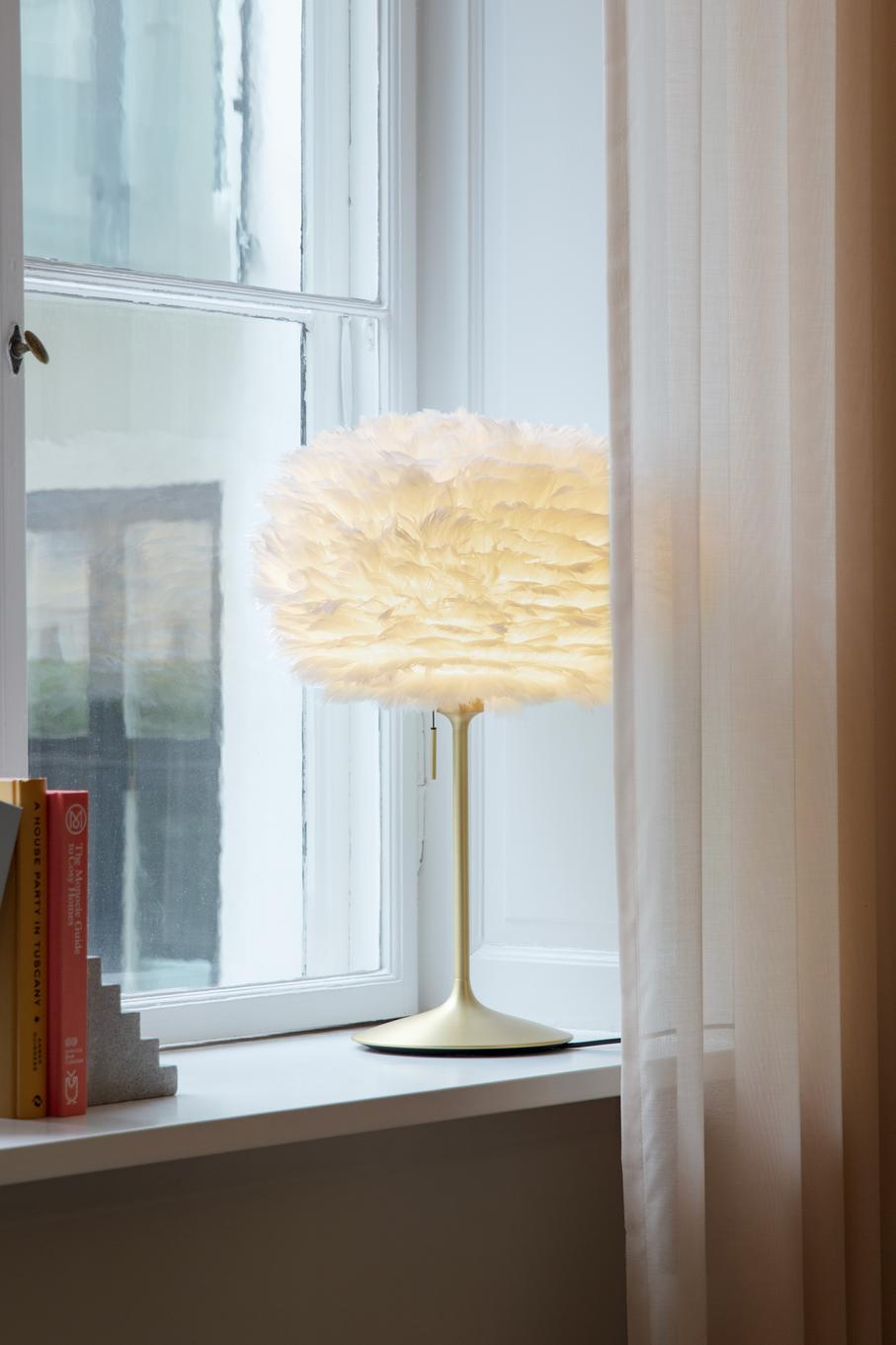 Eos bordlampe, hvid og børstet messing look • UMAGE - Copenhagenhomedesign