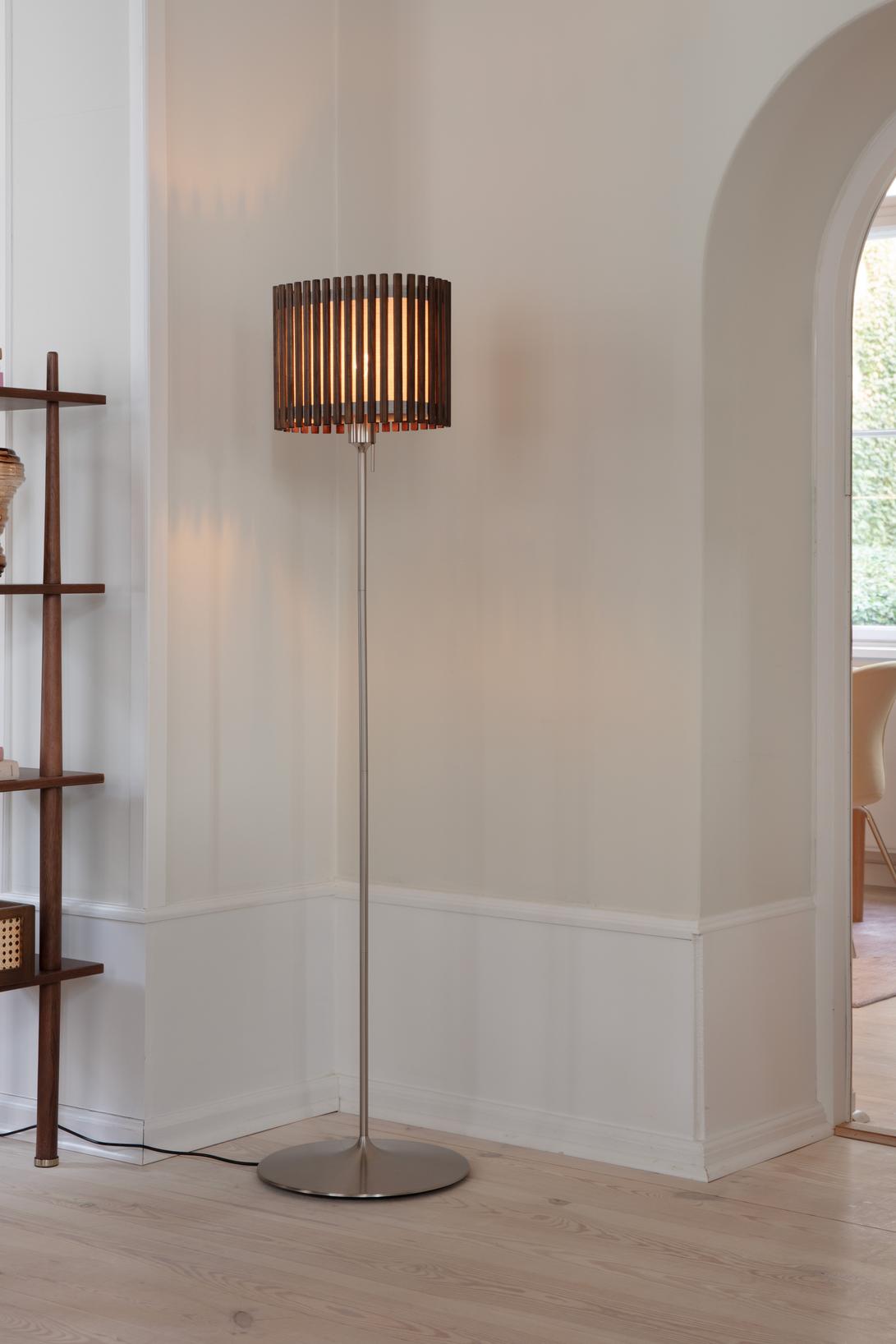 Komorebi Rectangular gulvlampe, mørk egetræ og børstet stål look • UMAGE - Copenhagenhomedesign
