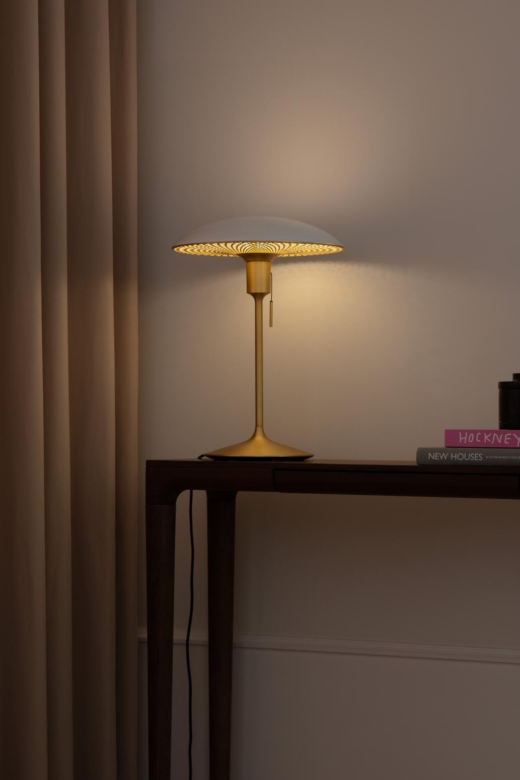 Manta Ray bordlampe, hvid og messing • UMAGE - Copenhagenhomedesign