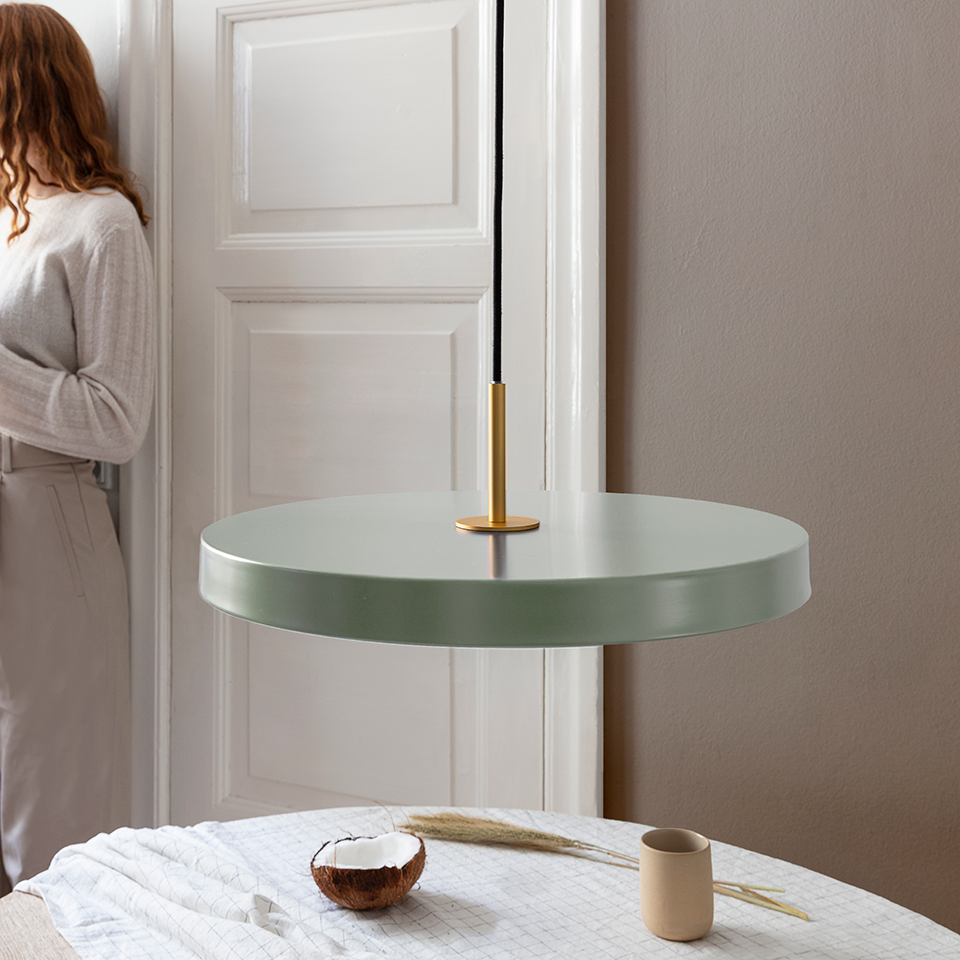 Asteria pendel, oliven og messing • UMAGE - Copenhagenhomedesign