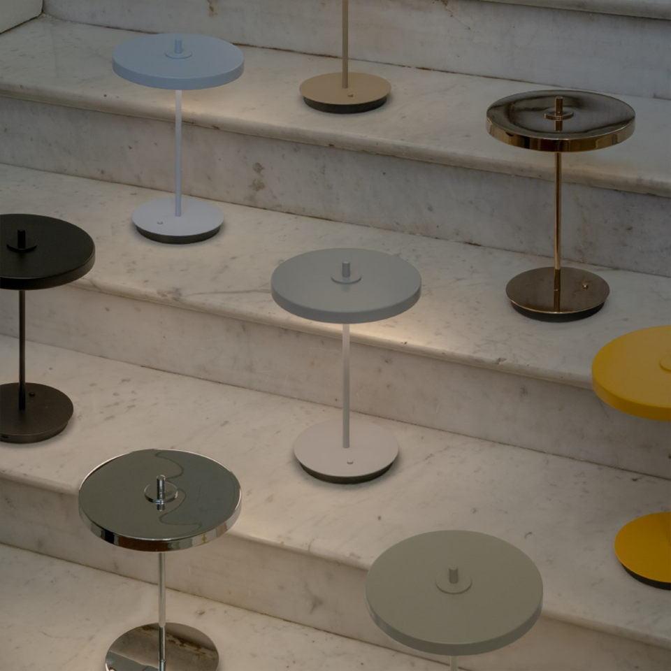 Asteria Move Monochrome, portable bordlampe, gul (sunflower) • UMAGE - Copenhagenhomedesign