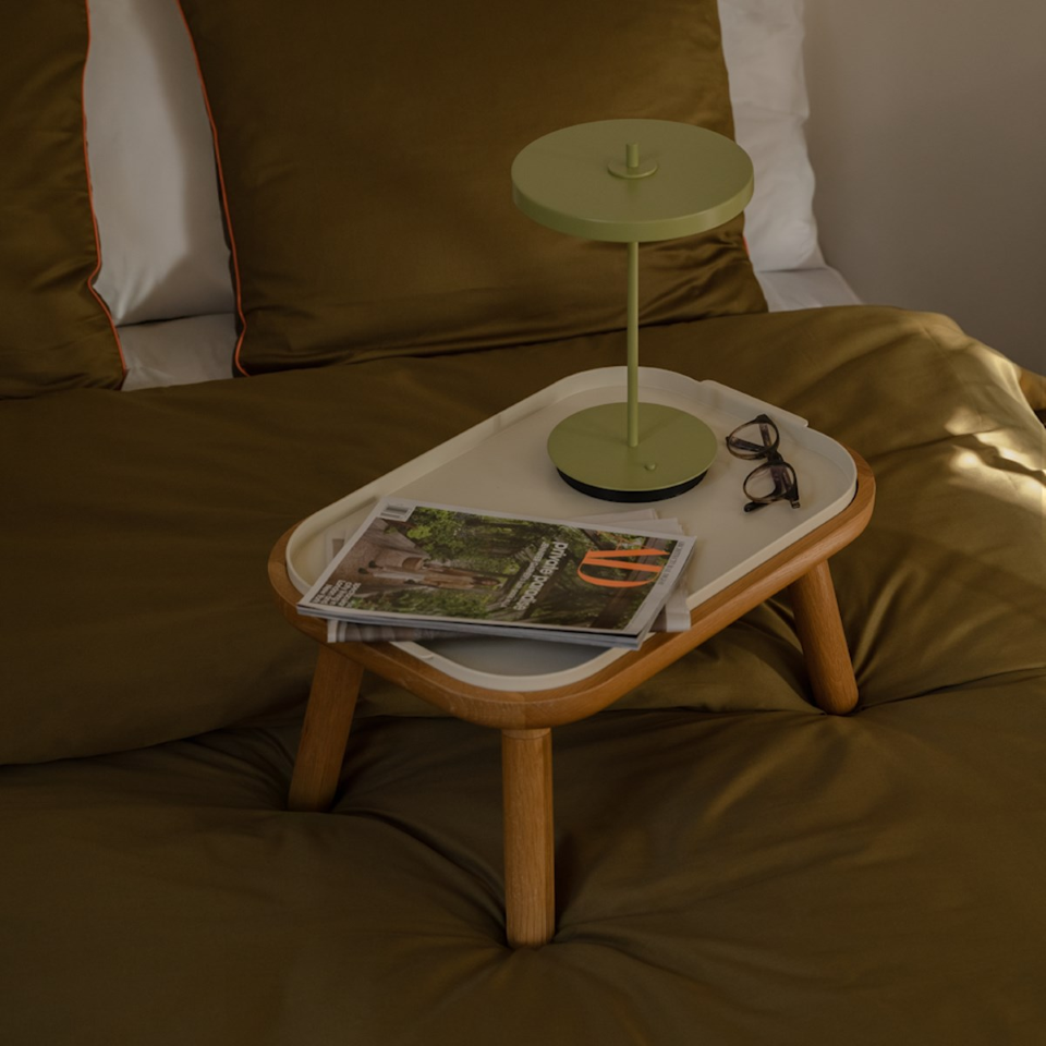 Asteria Move Monochrome, portable bordlampe, grøn (leaf) • UMAGE - Copenhagenhomedesign