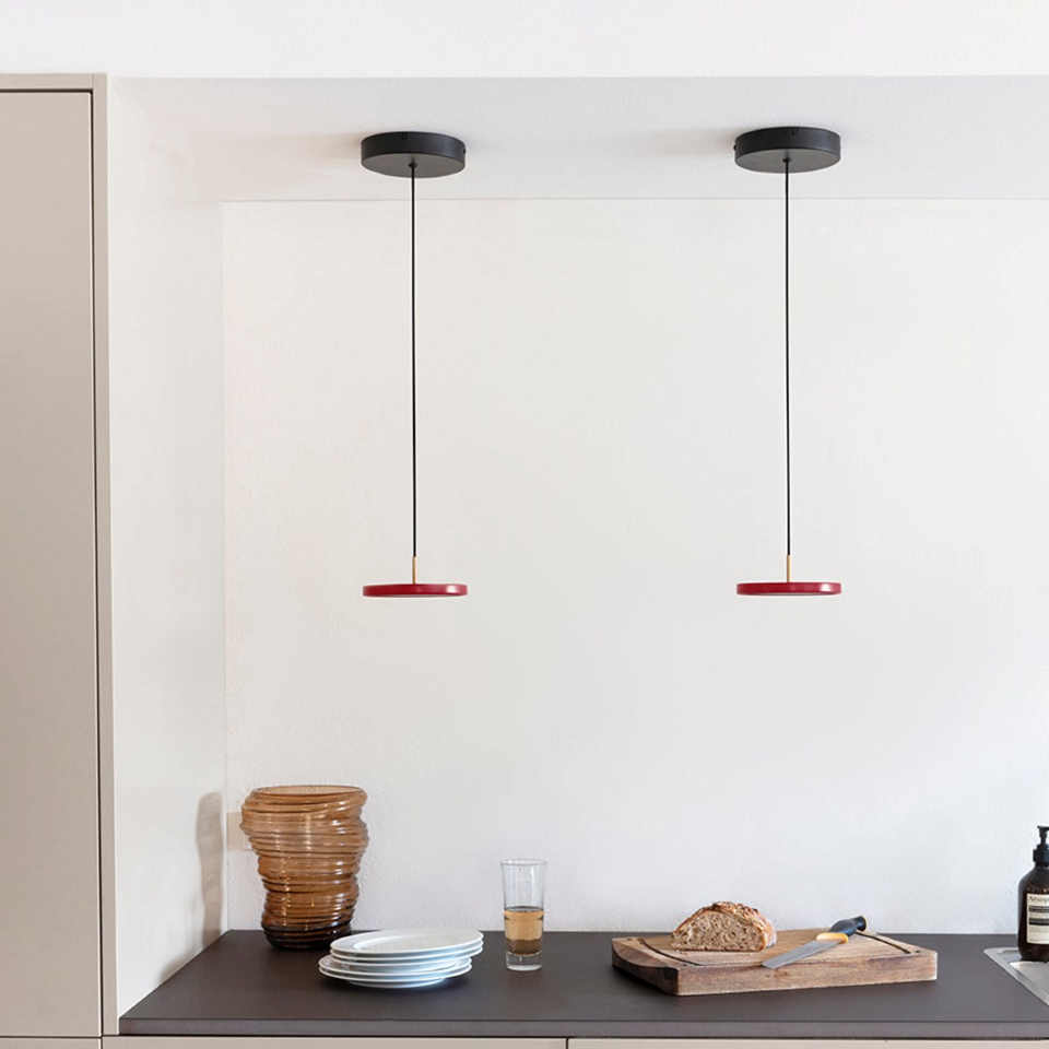 Asteria pendel, rød og messing • UMAGE - Copenhagenhomedesign