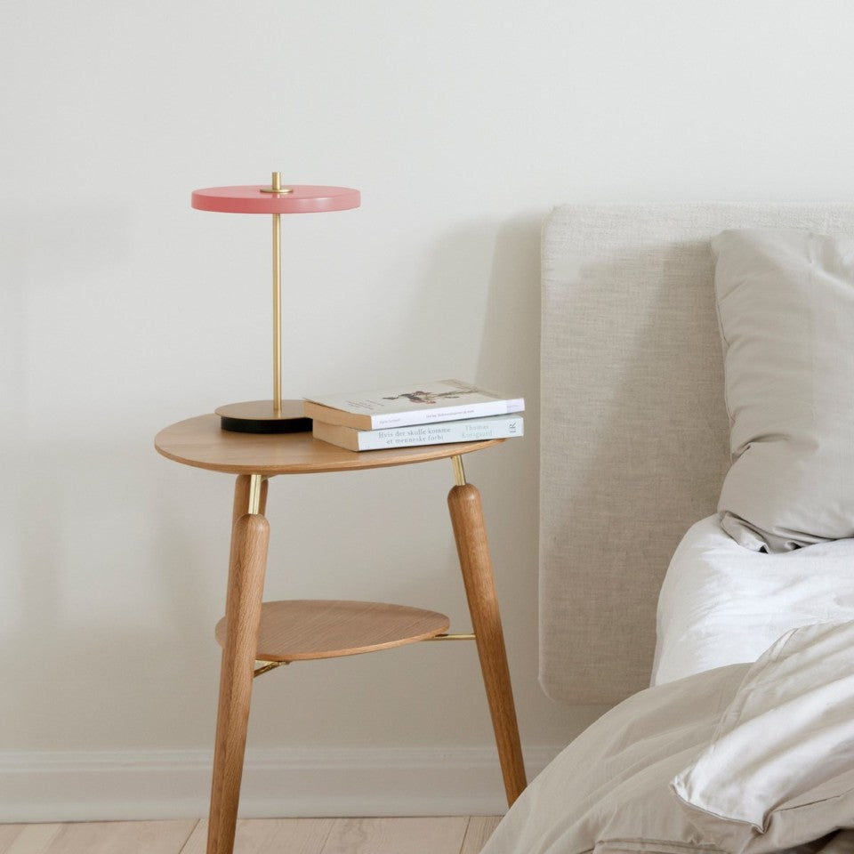 Asteria Move portable bordlampe, rose og messing • UMAGE - Copenhagenhomedesign