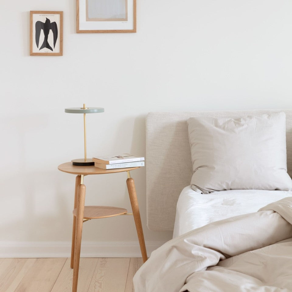 Asteria Move portable bordlampe, oliven og messing • UMAGE - Copenhagenhomedesign