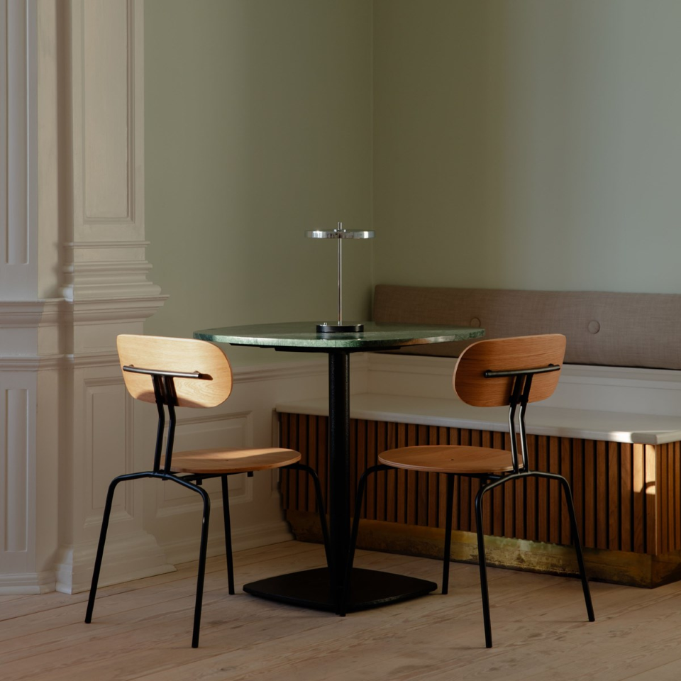 Asteria Move Monochrome, portable bordlampe, poleret stål • UMAGE - Copenhagenhomedesign
