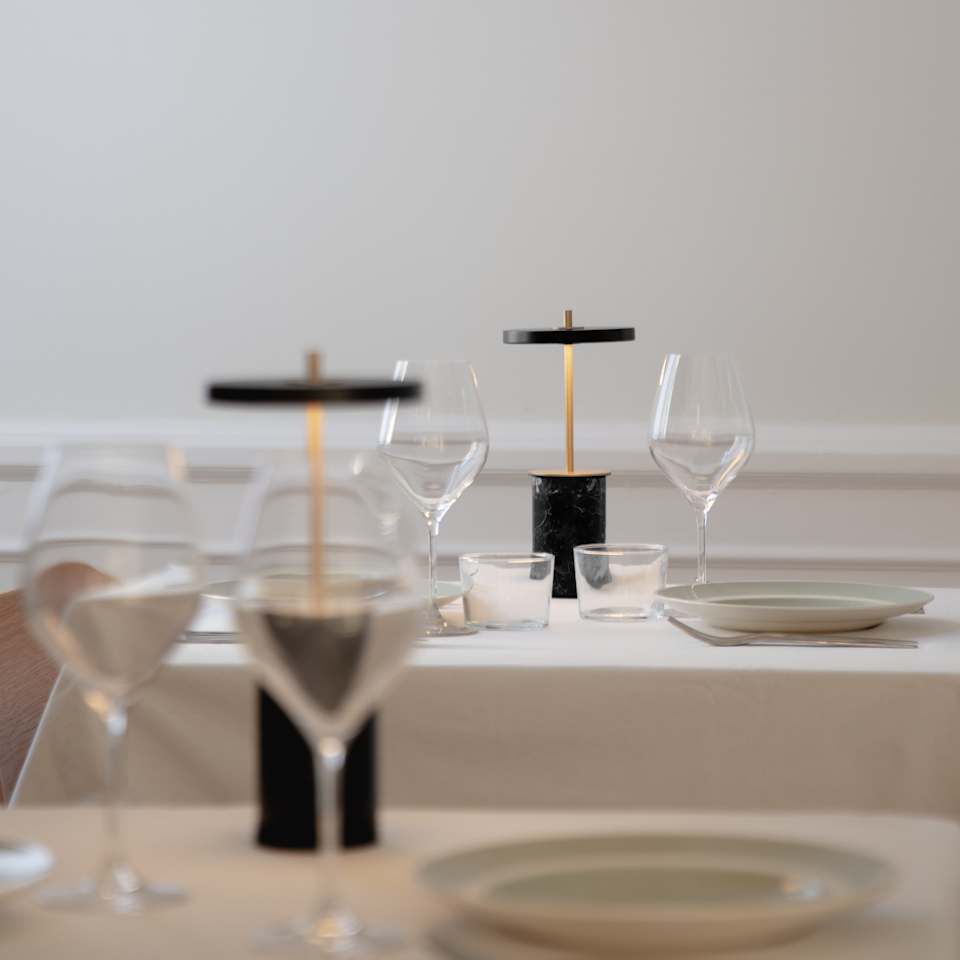 Asteria Move Mini, portable bordlampe, sort marmor • UMAGE - Copenhagenhomedesign