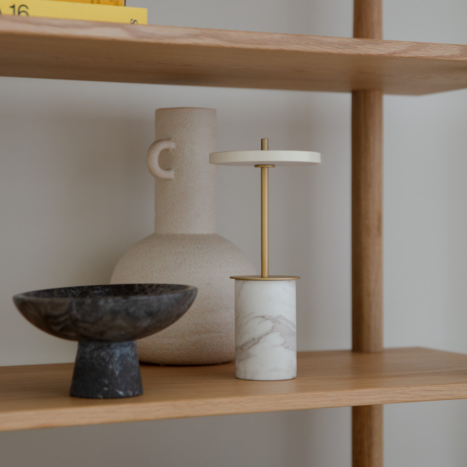 Asteria Move Mini, portable bordlampe, hvid marmor • UMAGE - Copenhagenhomedesign