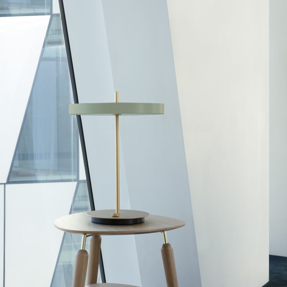 Asteria Table bordlampe, oliven og messing • UMAGE - Copenhagenhomedesign