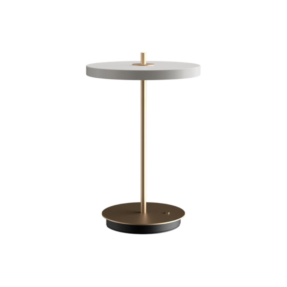 Asteria Move portable bordlampe, lysegrå (mist) og messing • UMAGE - Copenhagenhomedesign