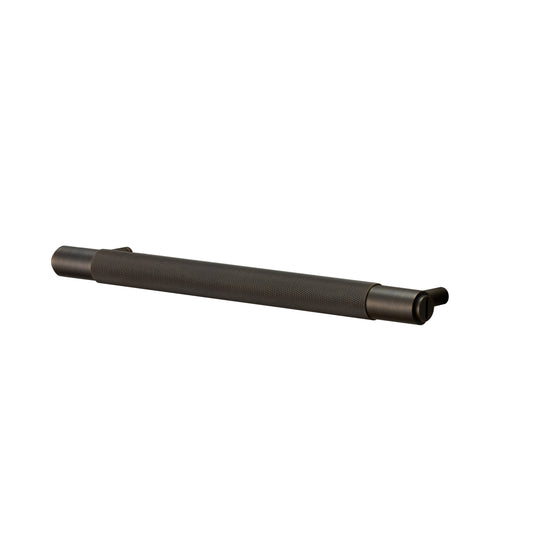 Cross Pull bar greb i bruneret messing med diamond cut mønster  • Buster + Punch
