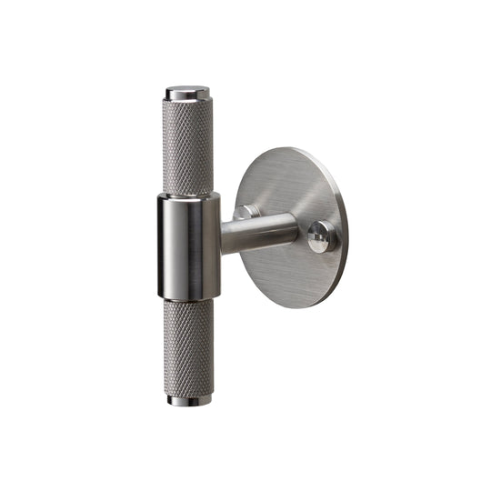 Cross T-bar i rustfrit stål med bagplade og diamond cut mønster  • Buster + Punch