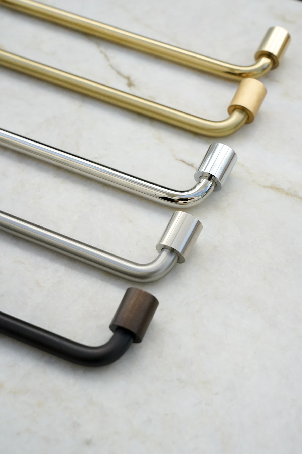 Ordrup • Greb i bruneret massiv messing med separate fødder - Copenhagenhomedesign