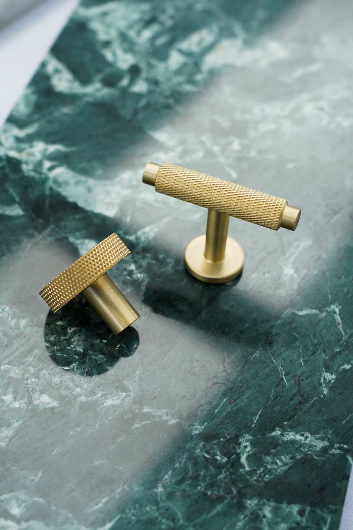 Møbelknop med diamond cut i børstet messing med lak - Østerbro • Chr. Jørgensen - Copenhagenhomedesign